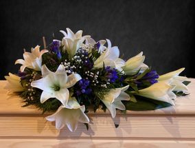 Kukkalaite hautajaisiin